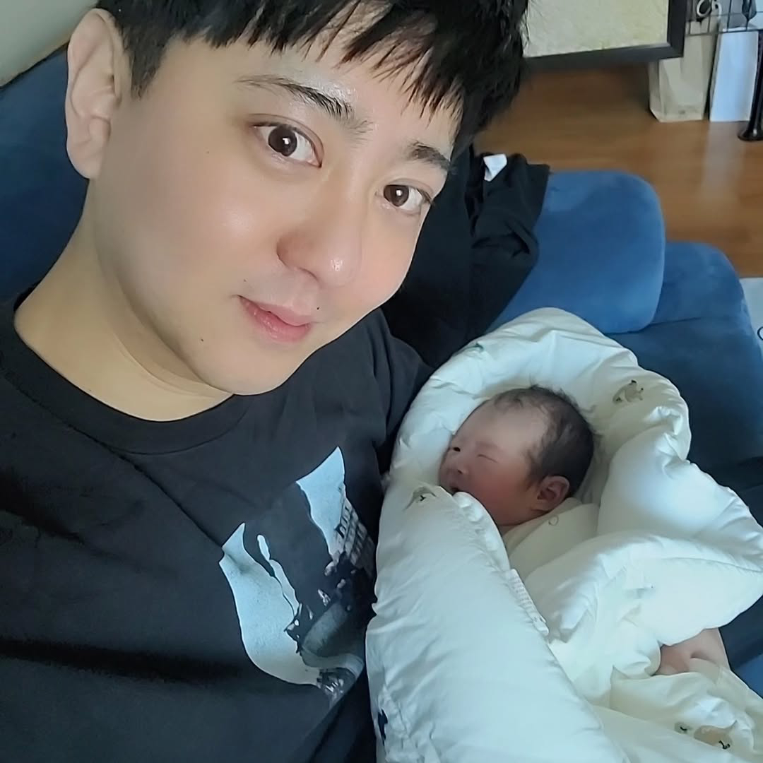 Cuộc sống ngỡ ng&agrave;ng của Lee Dong Wook sau khi cưới vợ k&eacute;m 6 tuổi- Ảnh 10.