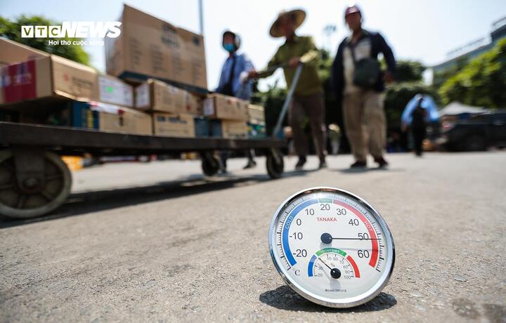 Dự b&aacute;o thời tiết ng&agrave;y 2/6: H&agrave; Nội nắng n&oacute;ng gay gắt tr&ecirc;n 37&deg;C, TP.HCM mưa lớn- Ảnh 1.