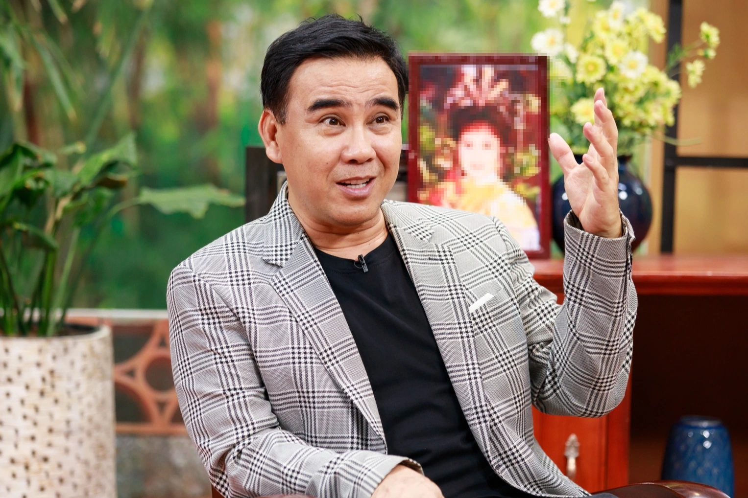 NSƯT nghèo đến nỗi phải ăn lá cây: Giờ là phó chủ tịch ở biệt thự giữa quận 7, showbiz ai cũng phải kính nể- Ảnh 4. NSƯT nghèo đến nỗi phải ăn lá cây: Giờ là phó chủ tịch ở biệt thự giữa quận 7, showbiz ai cũng phải kính nể- Ảnh 4.