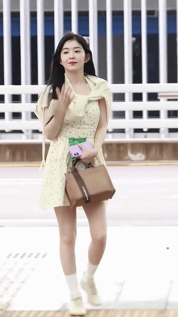 "Đệ nhất mỹ nh&acirc;n showbiz": Chỉ cao 1m58 vẫn mặc đẹp kh&ocirc;ng trượt ph&aacute;t n&agrave;o, 35 năm cuộc đời chưa từng xuống sắc- Ảnh 4.
