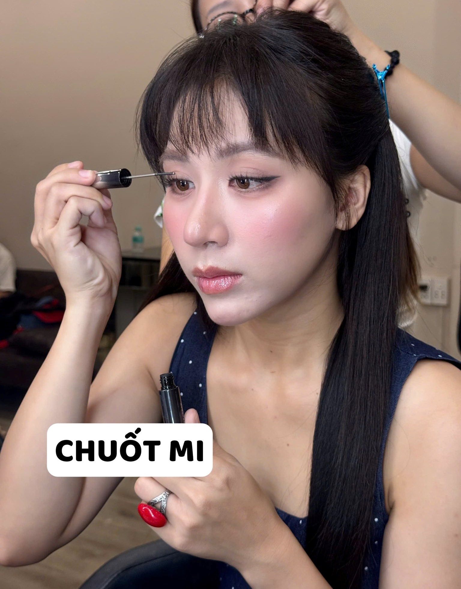 Lần đầu c&oacute; mỹ nh&acirc;n Việt th&aacute;o sụn mũi giả để đ&oacute;ng g&aacute;i qu&ecirc;, netizen nh&igrave;n xong chỉ thốt l&ecirc;n "thật qu&aacute; v&ocirc; l&yacute;"- Ảnh 2.
