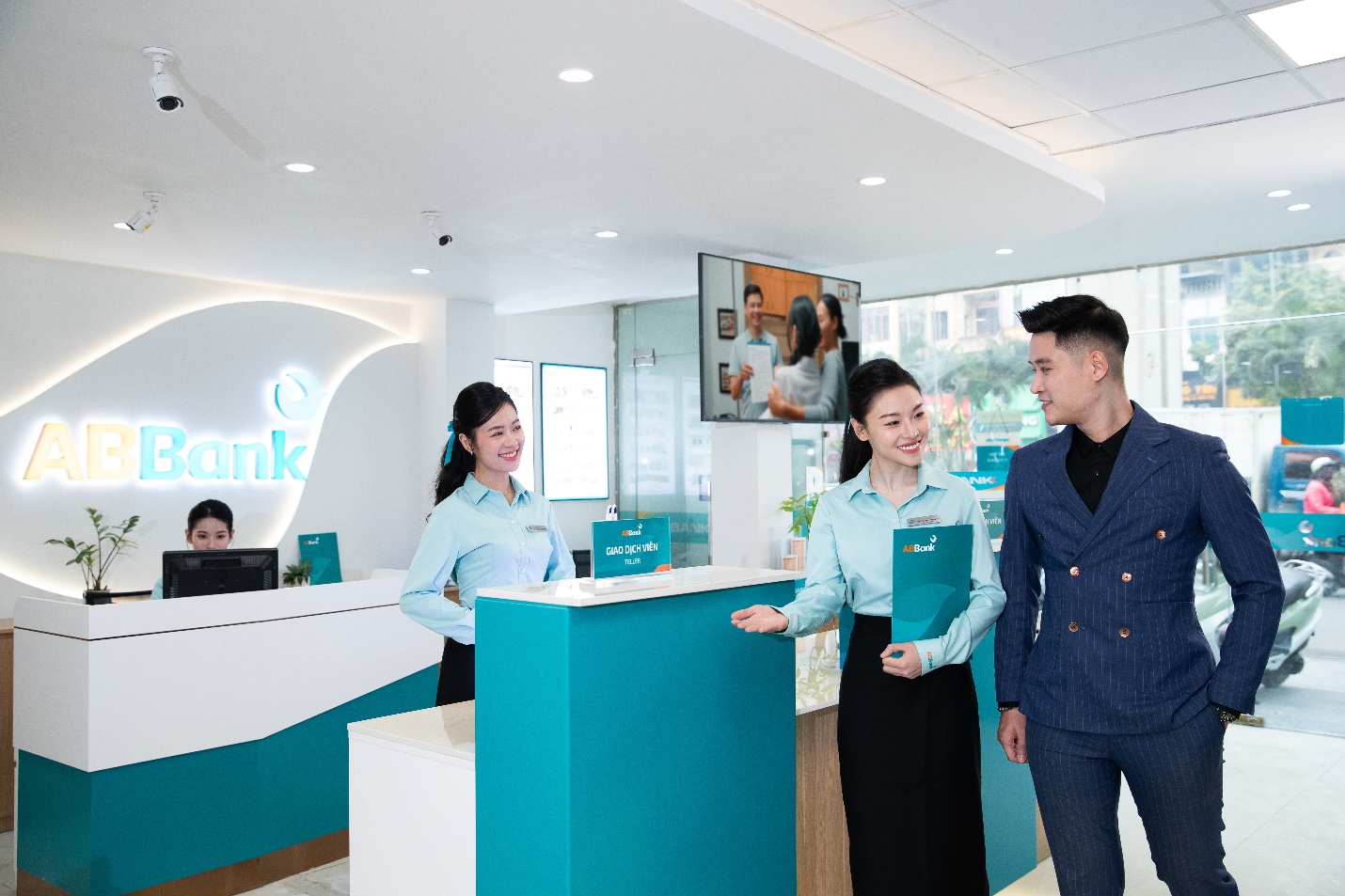 Từ Việt Nam tới Quốc tế: Quầy giao dịch đứng ng&agrave;y c&agrave;ng được ưa chuộng - Ảnh 1.