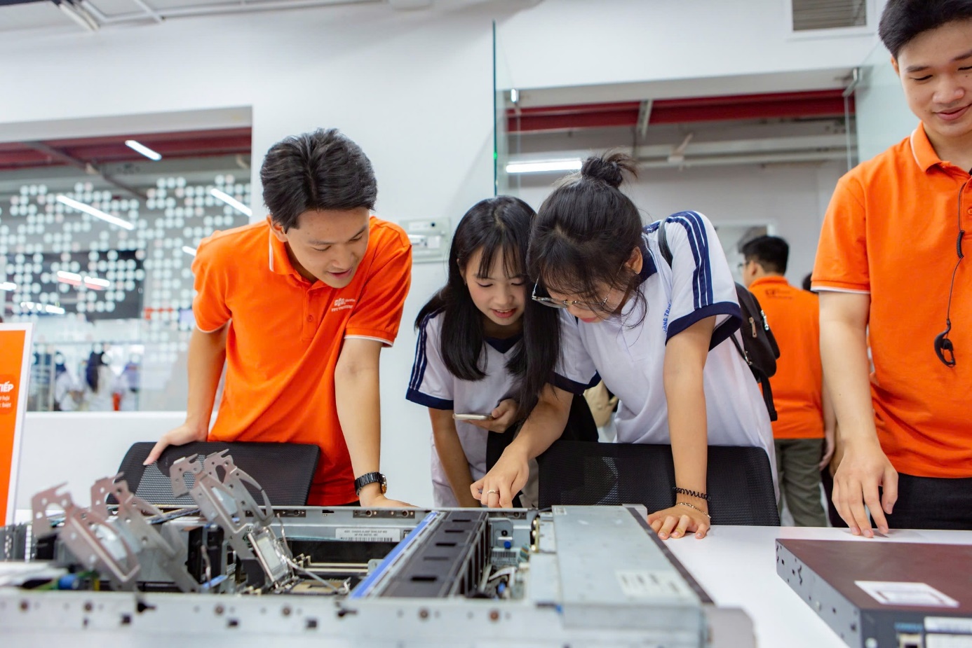 Khi dữ liệu trở th&agrave;nh &ldquo;t&agrave;i nguy&ecirc;n mới&rdquo;, ai sẽ l&agrave; người biến những con số th&agrave;nh &ldquo;v&agrave;ng&rdquo;? - Ảnh 2.