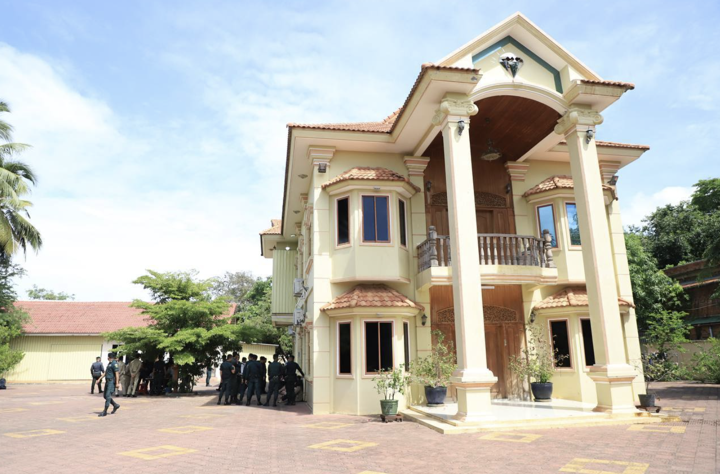 Campuchia bắt tội phạm mạng trong biệt thự của tướng qu&acirc;n đội - Ảnh 2.