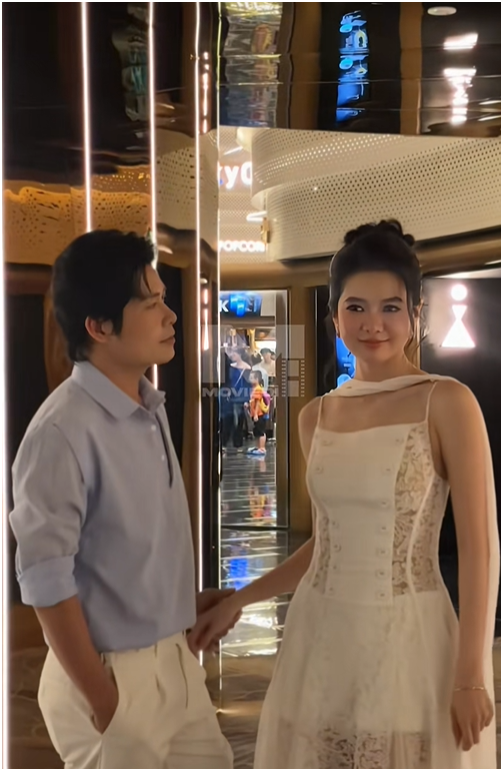 Y&ecirc;n Đan lộ ảnh nắm tay t&igrave;nh tứ với bố đơn th&acirc;n nổi tiếng showbiz, hơn nhau cả con gi&aacute;p - Ảnh 5.