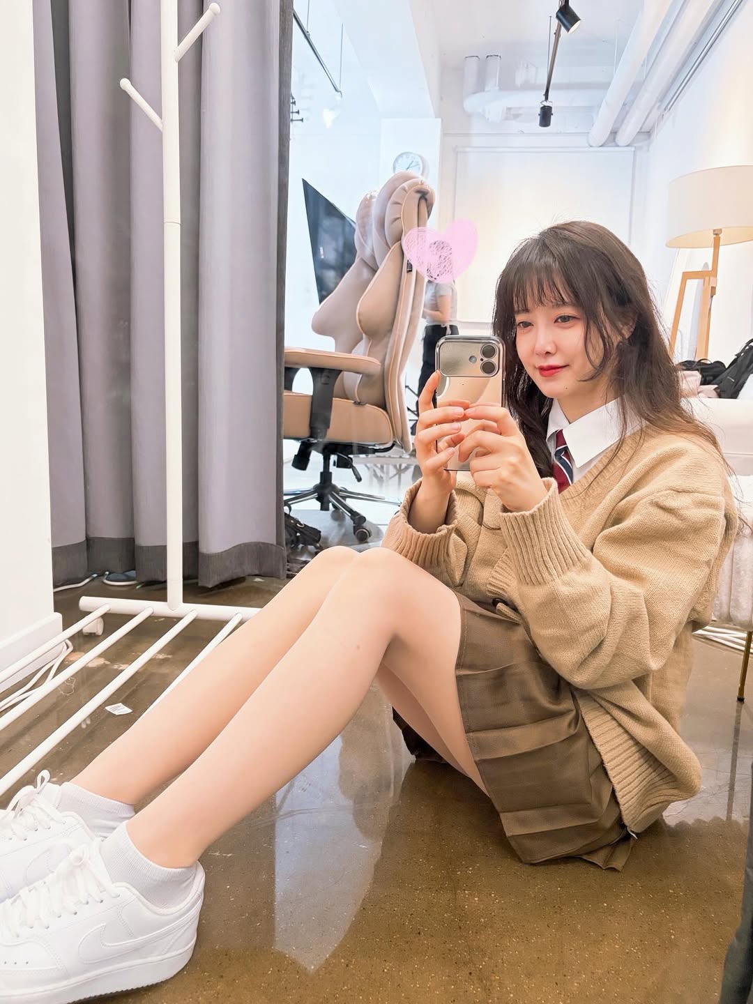 Đố ai l&agrave;m lại Goo Hye Sun: Đăng 4 ảnh khoe ch&acirc;n n&otilde;n n&agrave; đ&atilde; đủ khiến bạn trai tin đồn Lee Min Ho bị r&eacute;o gọi khắp MXH- Ảnh 1.