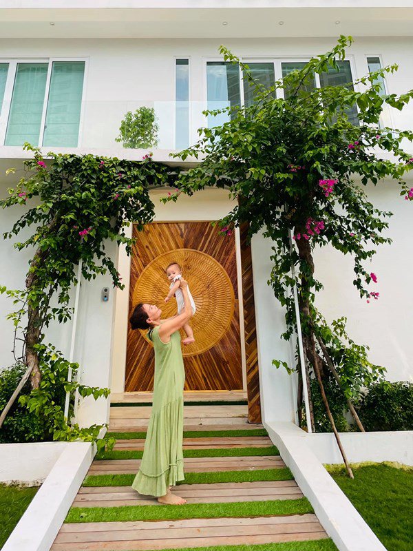 &ldquo;Mỹ nh&acirc;n đắt gi&aacute; nhất showbiz&rdquo; ở biệt thự 30 tỷ ven s&ocirc;ng giữa l&ograve;ng Thảo Điền: Đẳng cấp thượng lưu l&agrave; đ&acirc;y!- Ảnh 3.