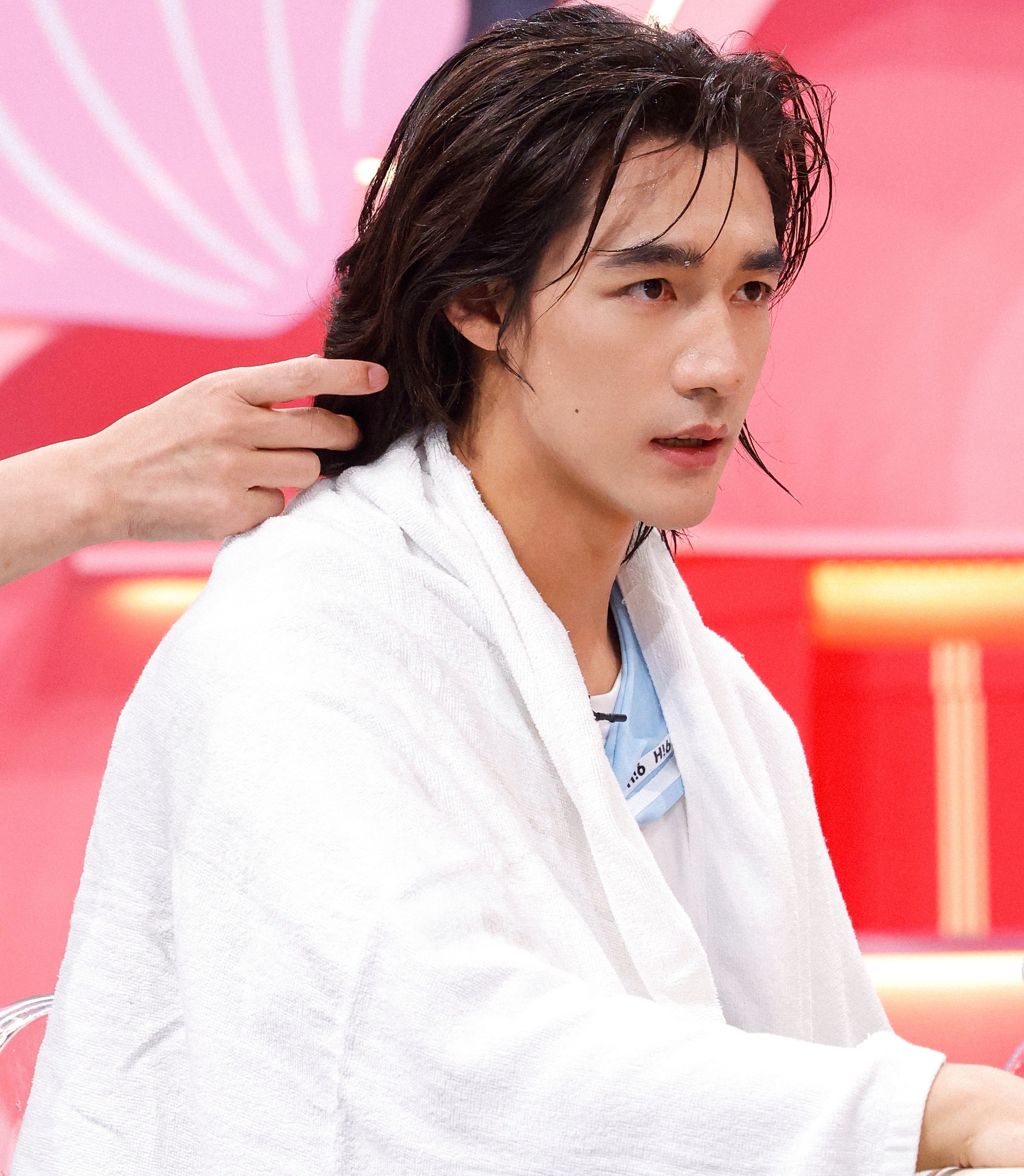 Showbiz c&oacute; đ&uacute;ng 1 người gi&agrave; trước tuổi lại được khen tới tấp: Visual sắc như dao cạo, đến sợi t&oacute;c cũng đẹp qu&ecirc;n sầu- Ảnh 12.