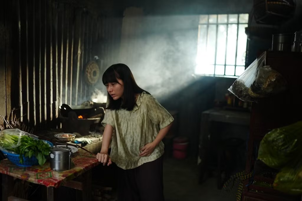 Công văn nóng của Cục Điện ảnh: "Vòng kim cô" hay bộ lọc nâng tầm phim kinh dị Việt?- Ảnh 5. Công văn nóng của Cục Điện ảnh: "Vòng kim cô" hay bộ lọc nâng tầm phim kinh dị Việt?- Ảnh 5.
