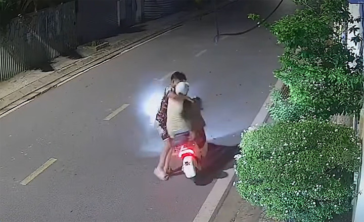 Tạm giữ h&igrave;nh sự kẻ biến th&aacute;i s&agrave;m sỡ c&ocirc; g&aacute;i giữa đường ở Hải Ph&ograve;ng- Ảnh 2.