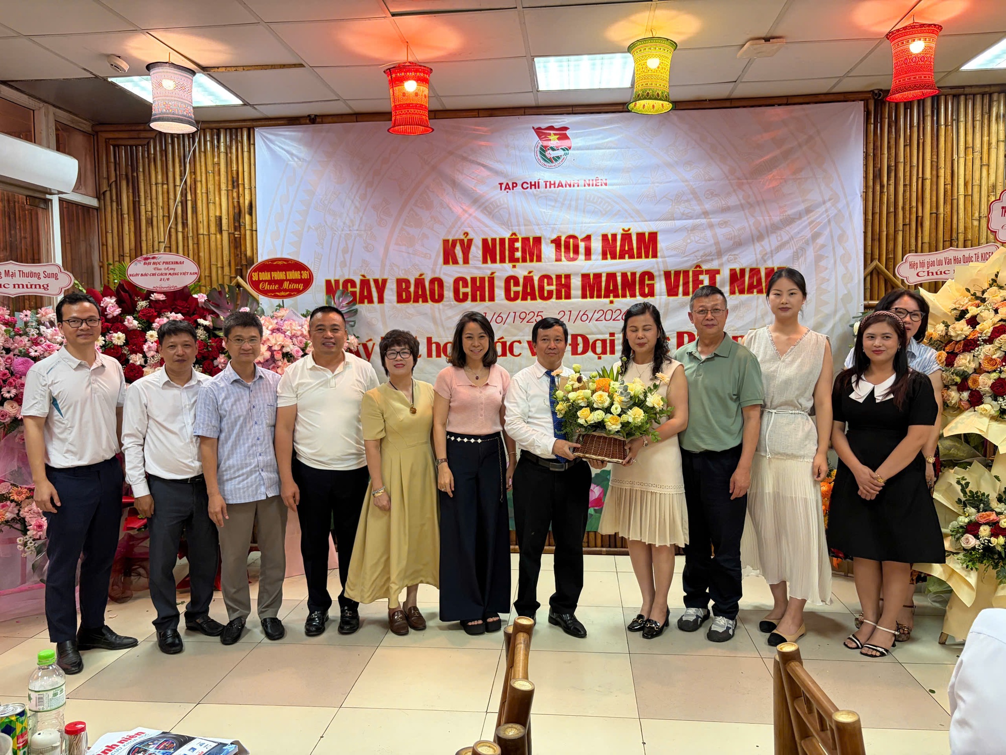 Tạp ch&iacute; Thanh ni&ecirc;n kỷ niệm 101 năm Ng&agrave;y b&aacute;o ch&iacute; c&aacute;ch mạng Việt Nam v&agrave; k&yacute; kết hợp t&aacute;c với Đại học Phenikaa - Ảnh 9.