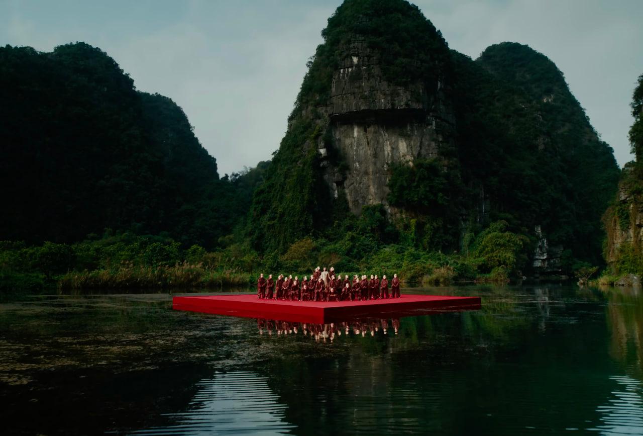 Sơn T&ugrave;ng M-TP vừa lăng x&ecirc; du lịch Tr&agrave;ng An, em trai MONO lập tức mang Ngọ M&ocirc;n Huế v&agrave;o MV ho&agrave;nh tr&aacute;ng - Ảnh 13.