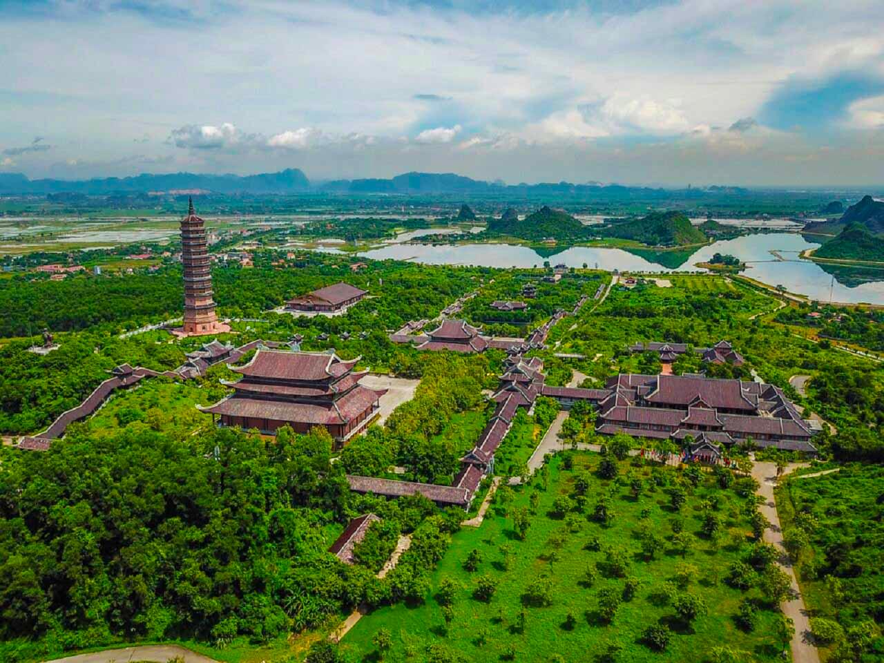 Sơn T&ugrave;ng M-TP vừa lăng x&ecirc; du lịch Tr&agrave;ng An, em trai MONO lập tức mang Ngọ M&ocirc;n Huế v&agrave;o MV ho&agrave;nh tr&aacute;ng - Ảnh 14.
