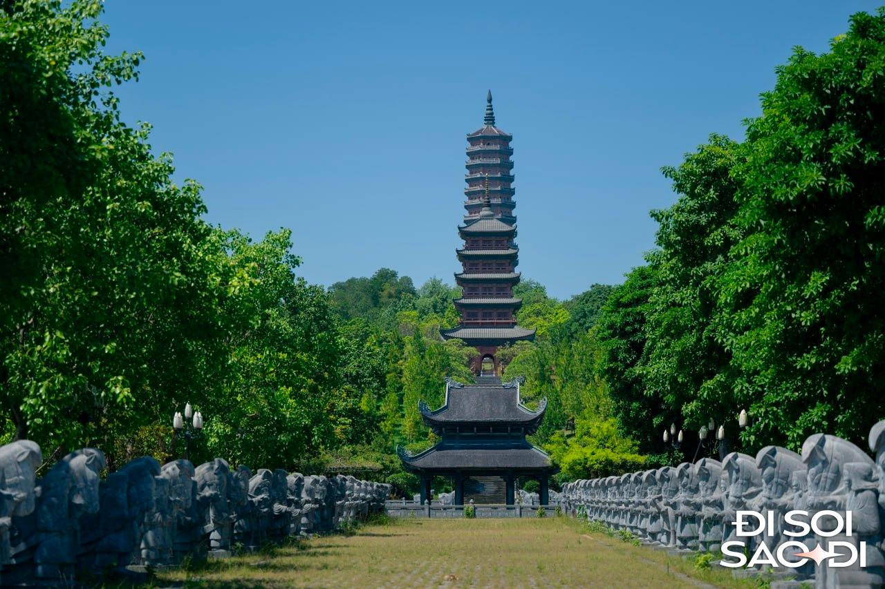 Sơn T&ugrave;ng M-TP vừa lăng x&ecirc; du lịch Tr&agrave;ng An, em trai MONO lập tức mang Ngọ M&ocirc;n Huế v&agrave;o MV ho&agrave;nh tr&aacute;ng - Ảnh 16.