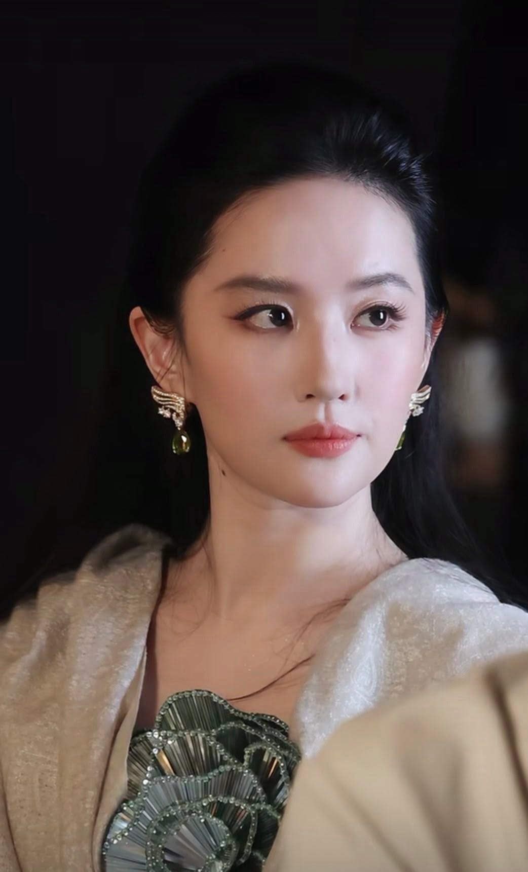 Lưu Diệc Phi kh&ocirc;ng hơn thua, Lưu Diệc Phi hơn hẳn!- Ảnh 3.