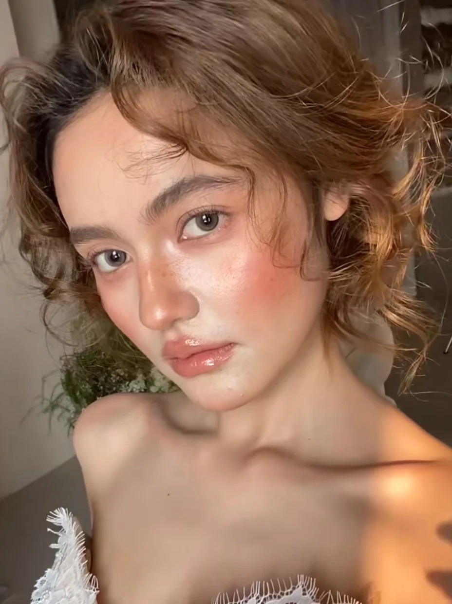 C&aacute;ch trang điểm Ph&aacute;p n&agrave;y đang l&agrave; "ch&acirc;n &aacute;i" của những c&ocirc; n&agrave;ng mặt vu&ocirc;ng, mặt tr&ograve;n - Ảnh 5.