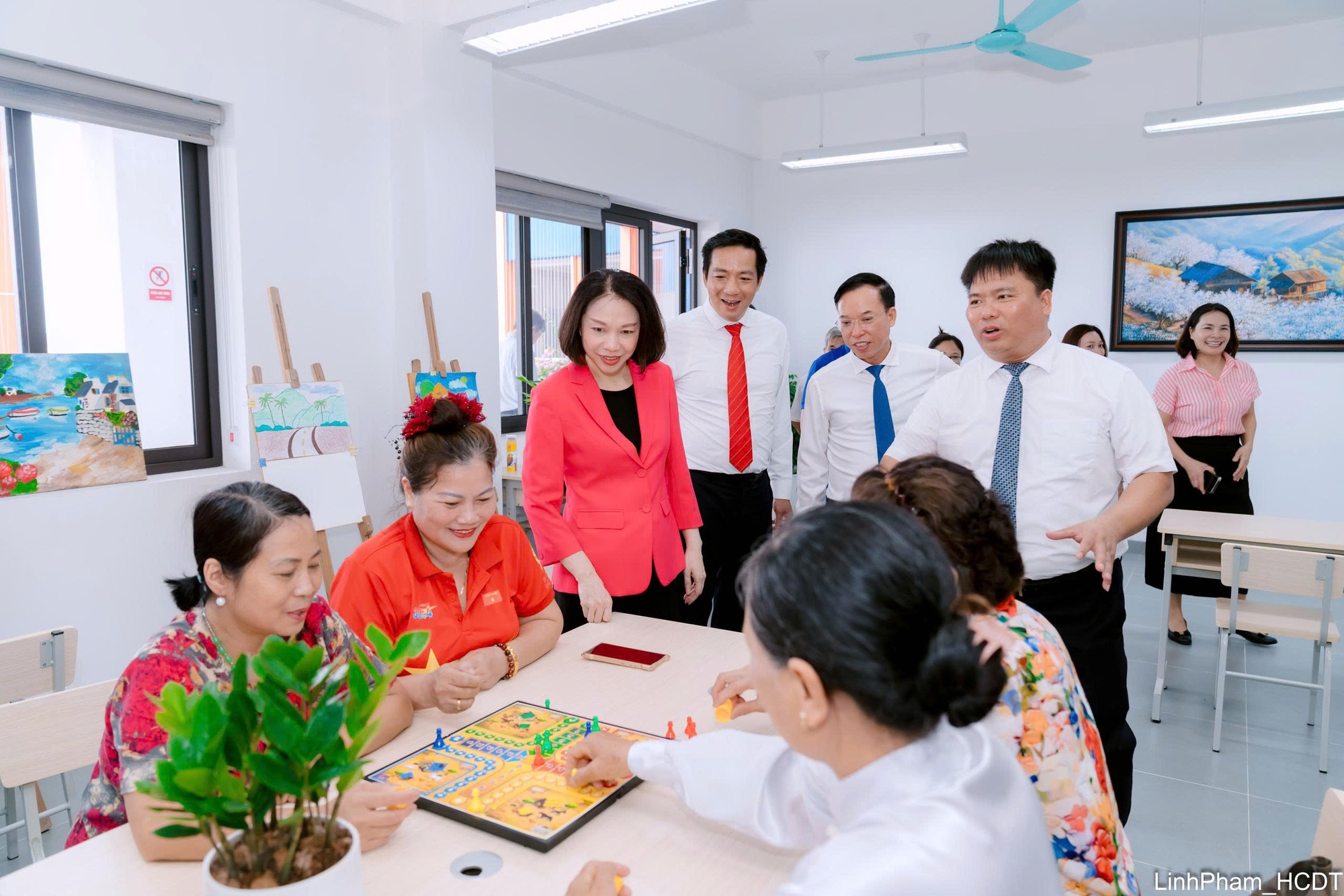 Hà Nội vừa khai trương cơ sở dưỡng lão bán trú công lập đầu tiên : Từ 250.000đ/ngày, hơn 5 triệu/tháng- Ảnh 4. Hà Nội vừa khai trương cơ sở dưỡng lão bán trú công lập đầu tiên : Từ 250.000đ/ngày, hơn 5 triệu/tháng- Ảnh 4.