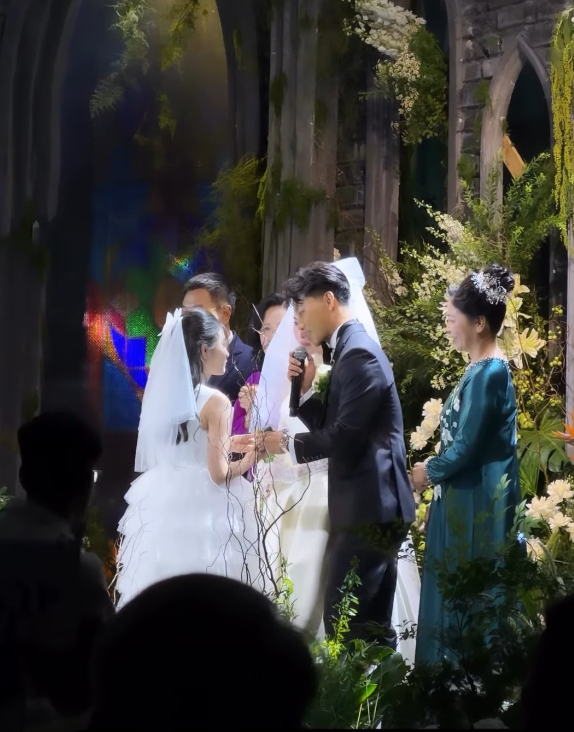 Trần B&iacute;ch Hạnh c&ocirc;ng khai con ri&ecirc;ng tại đ&aacute;m cưới, Văn Thanh tuy&ecirc;n bố: &ldquo;Ba sẽ lu&ocirc;n ở b&ecirc;n bảo vệ v&agrave; y&ecirc;u thương hai mẹ con&rdquo;- Ảnh 4.