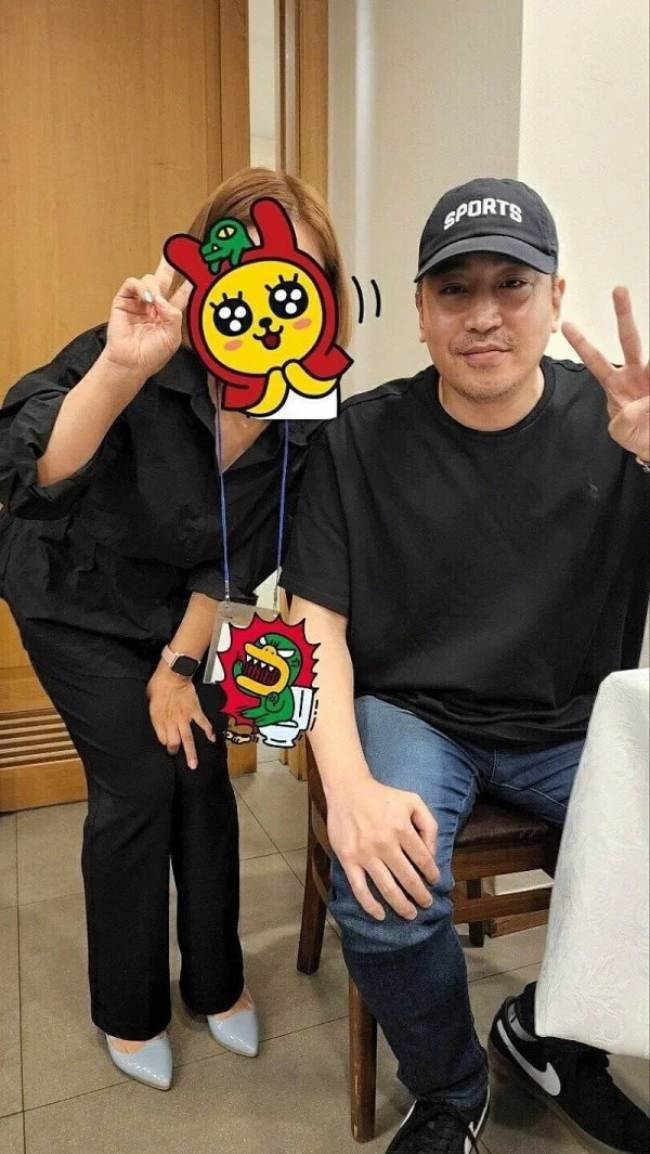 T&igrave;nh trạng xuống cấp của &ldquo;anh sếp showbiz&rdquo; sau khi y&ecirc;u n&agrave;ng thơ k&eacute;m tuổi, c&ograve;n đ&acirc;u h&igrave;nh tượng được h&agrave;ng triệu c&ocirc; g&aacute;i m&ecirc; mẩn?- Ảnh 5.