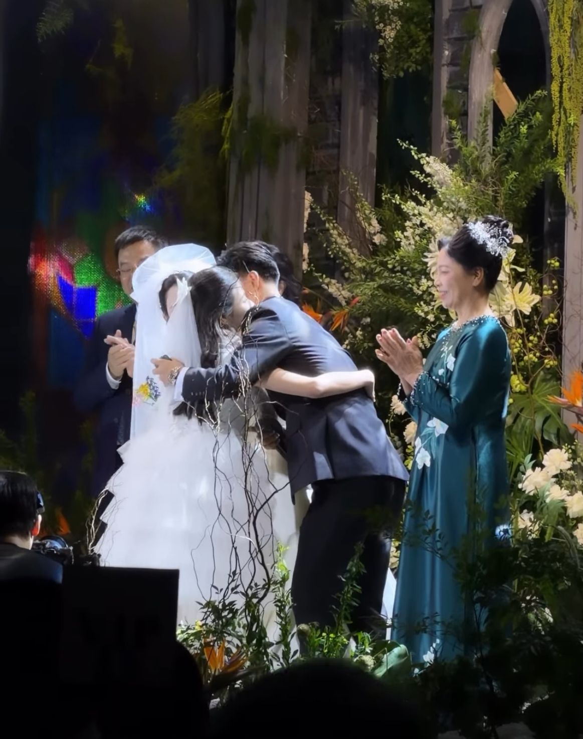 Trần B&iacute;ch Hạnh c&ocirc;ng khai con ri&ecirc;ng tại đ&aacute;m cưới, Văn Thanh tuy&ecirc;n bố: &ldquo;Ba sẽ lu&ocirc;n ở b&ecirc;n bảo vệ v&agrave; y&ecirc;u thương hai mẹ con&rdquo;- Ảnh 5.