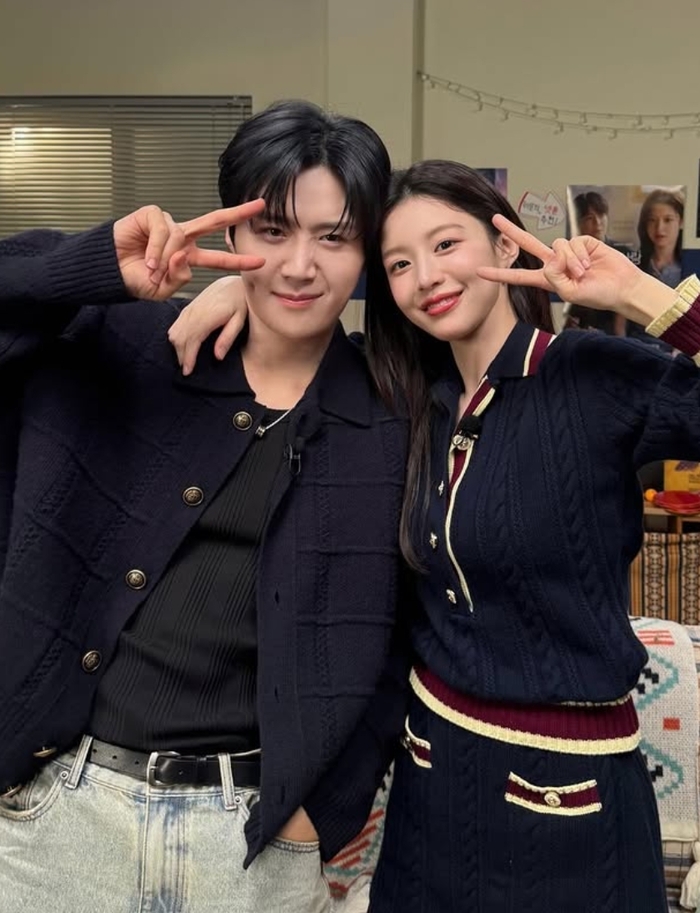 Kim Seon Ho - Go Youn Jung lộ bằng chứng hẹn h&ograve;- Ảnh 4.