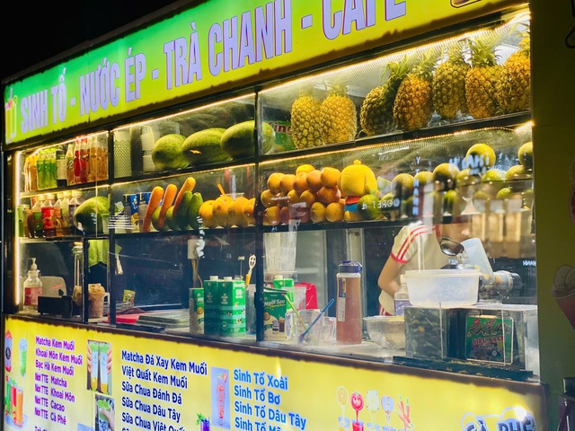 Ph&iacute;a sau những ly nước &eacute;p bắt mắt, người ti&ecirc;u d&ugrave;ng hoang mang v&igrave; nghi vấn nguy&ecirc;n liệu "mốc rửa, thối mới bỏ" của một chuỗi cửa h&agrave;ng đồ uống- Ảnh 7.