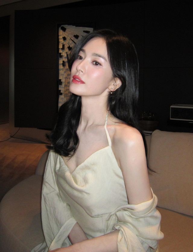 Song Hye Kyo lả lơi khoe lưng trần sexy hết cỡ- Ảnh 9.