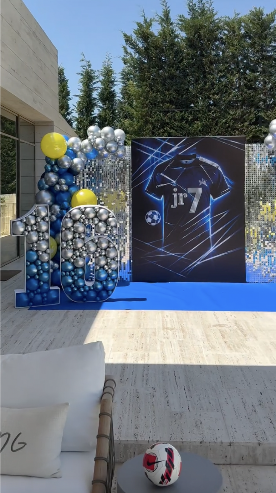 S&oacute;ng gi&oacute; bủa v&acirc;y Ronaldo ở World Cup, ở nh&agrave; Georgina lại &acirc;m thầm l&agrave;m một điều đặc biệt cho con trai ri&ecirc;ng của chồng- Ảnh 2.