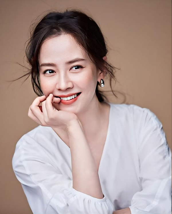 Song Ji Hyo phải đi b&aacute;n đồ l&oacute;t kiếm sống?- Ảnh 6.
