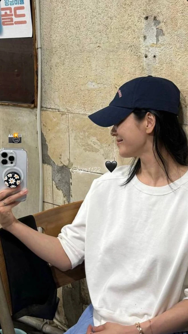 Lộ người tặng qu&agrave; xa xỉ cho Song Hye Kyo hậu ly h&ocirc;n Song Joong Ki, nhan sắc đỉnh tới mức được phong thần- Ảnh 3.