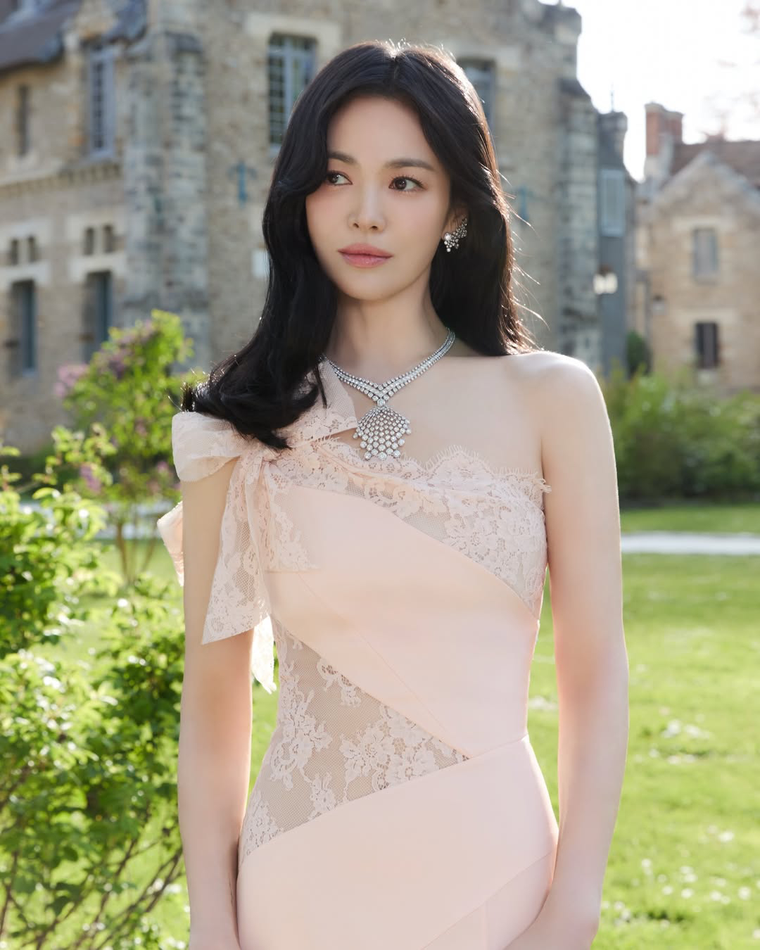 Lộ người tặng qu&agrave; xa xỉ cho Song Hye Kyo hậu ly h&ocirc;n Song Joong Ki, nhan sắc đỉnh tới mức được phong thần- Ảnh 7.