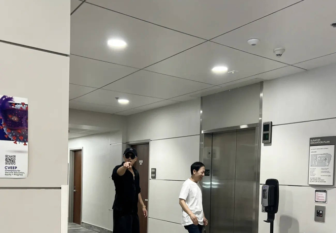 Lan truyền ảnh n&agrave;ng thơ gen Z sang Mỹ kh&aacute;m thai sinh con cho &ldquo;chủ tịch showbiz&rdquo;, diện mạo qu&yacute; tử đầu l&ograve;ng g&acirc;y sốc- Ảnh 4.