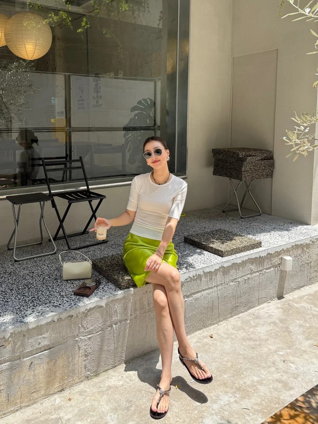 Ch&acirc;n v&aacute;y xanh cốm: M&oacute;n đồ mang cả kh&ocirc;ng kh&iacute; m&ugrave;a h&egrave; v&agrave;o tủ đồ của bạn- Ảnh 10.