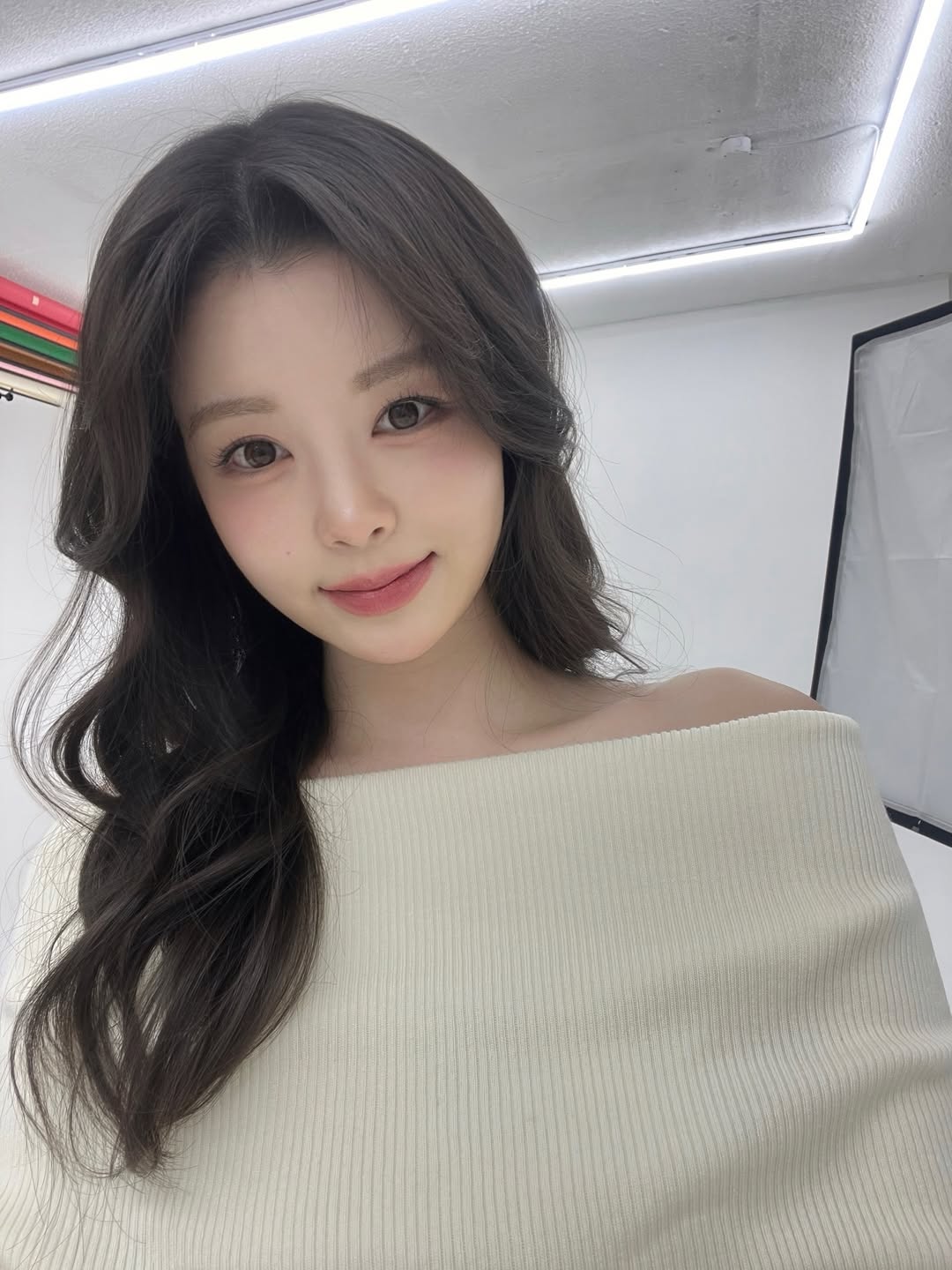 Tin vui showbiz: Mỹ nh&acirc;n g&acirc;y sốt ở Hội An bất ngờ tuy&ecirc;n bố cưới, h&ocirc;n phu luật sư lộ diện với nhan sắc g&acirc;y cho&aacute;ng- Ảnh 6.