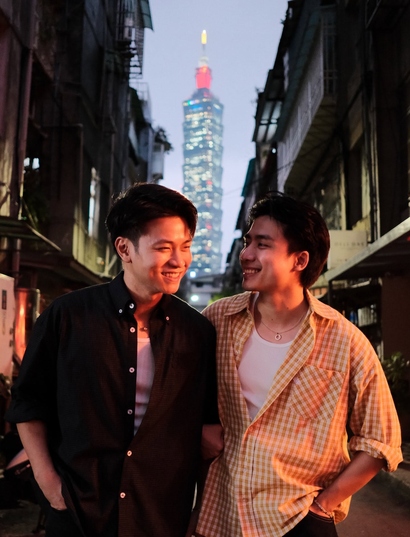 Couple Ninh Dương l&ecirc;n đồ dự fashion show bị ch&ecirc; như "mặc &aacute;o chống nắng rẻ tiền"- Ảnh 6.