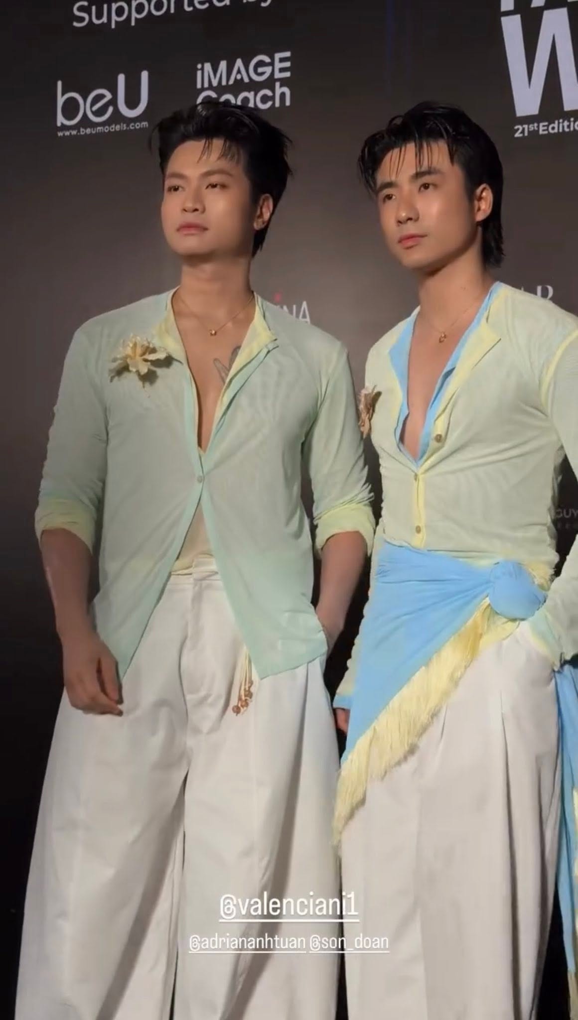 Couple Ninh Dương l&ecirc;n đồ dự fashion show bị ch&ecirc; như "mặc &aacute;o chống nắng rẻ tiền"- Ảnh 1.