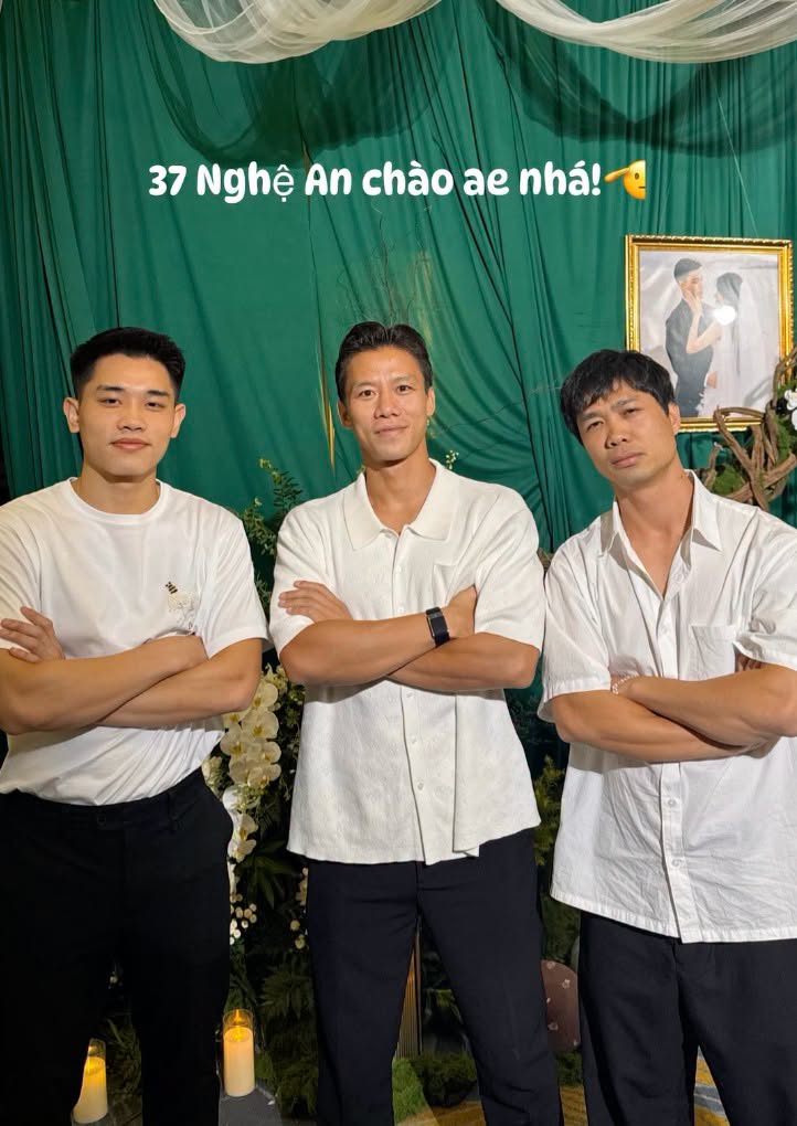 C&ocirc;ng Phượng, Văn To&agrave;n đổ bộ đ&aacute;m cưới hot nhất l&agrave;ng b&oacute;ng đ&aacute;- Ảnh 2.