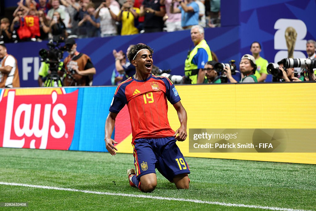 "Thần đồng" Lamine Yamal tái hiện màn ăn mừng của Messi khi ghi bàn thắng đầu tiên ở World Cup - Ảnh 2.
