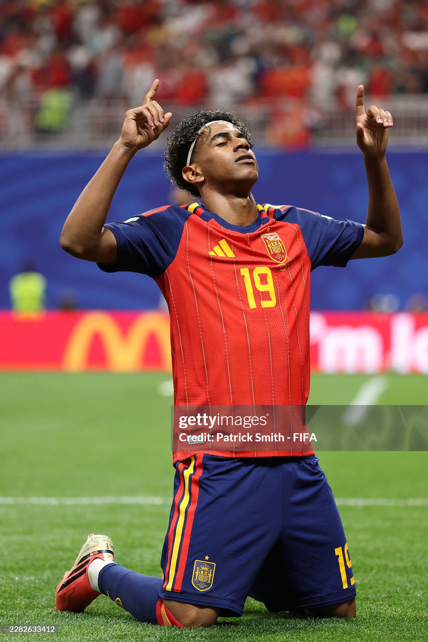 "Thần đồng" Lamine Yamal tái hiện màn ăn mừng của Messi khi ghi bàn thắng đầu tiên ở World Cup - Ảnh 4.