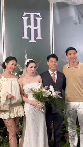 C&ocirc;ng Phượng, Văn To&agrave;n đổ bộ đ&aacute;m cưới hot nhất l&agrave;ng b&oacute;ng đ&aacute;- Ảnh 5.
