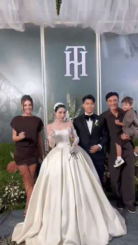 C&ocirc;ng Phượng, Văn To&agrave;n đổ bộ đ&aacute;m cưới hot nhất l&agrave;ng b&oacute;ng đ&aacute;- Ảnh 6.