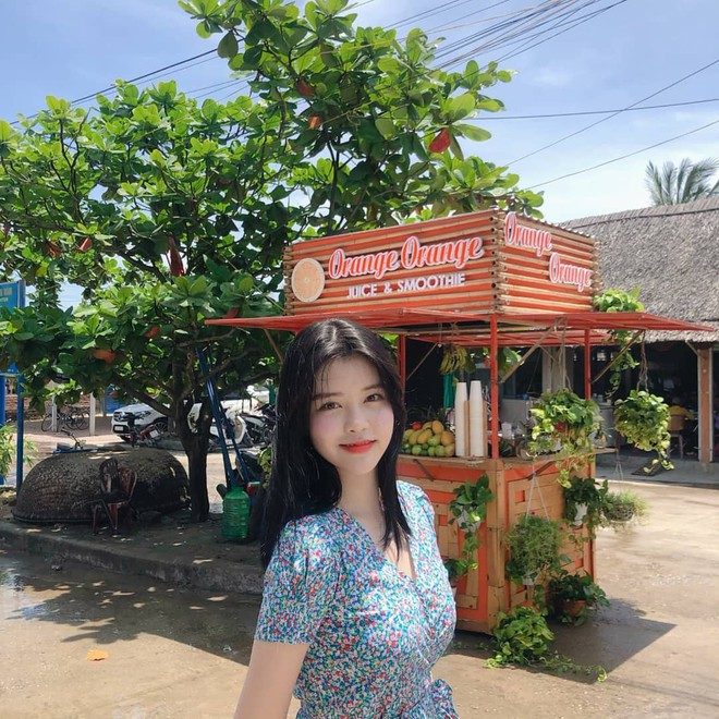 Tin vui showbiz: Mỹ nh&acirc;n g&acirc;y sốt ở Hội An bất ngờ tuy&ecirc;n bố cưới, h&ocirc;n phu luật sư lộ diện với nhan sắc g&acirc;y cho&aacute;ng- Ảnh 7.