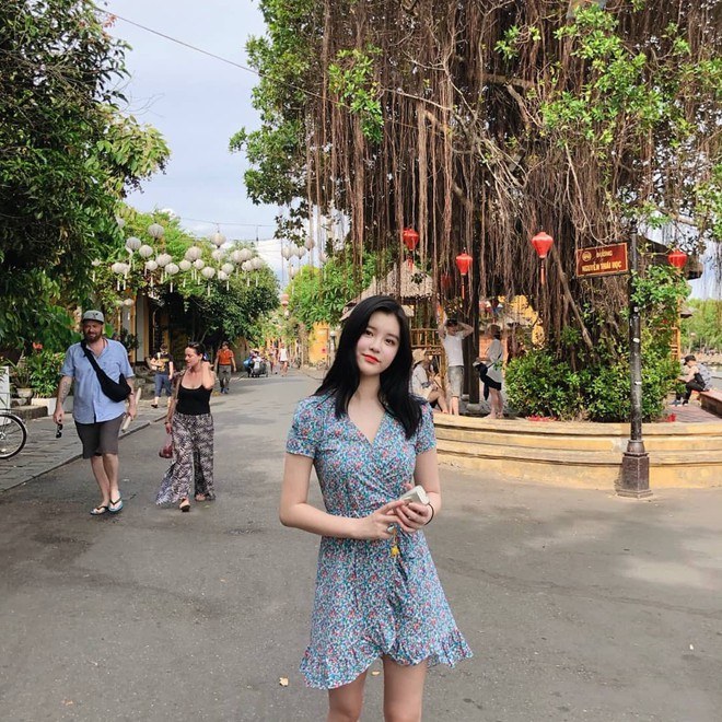 Tin vui showbiz: Mỹ nh&acirc;n g&acirc;y sốt ở Hội An bất ngờ tuy&ecirc;n bố cưới, h&ocirc;n phu luật sư lộ diện với nhan sắc g&acirc;y cho&aacute;ng- Ảnh 8.