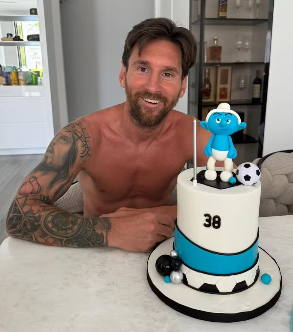 Bị vợ gọi l&agrave; "&ocirc;ng gi&agrave; c&agrave;u nh&agrave;u", si&ecirc;u sao tỷ đ&ocirc; Messi bước sang tuổi 39 với cuộc sống giản dị hiếm thấy - Ảnh 2.