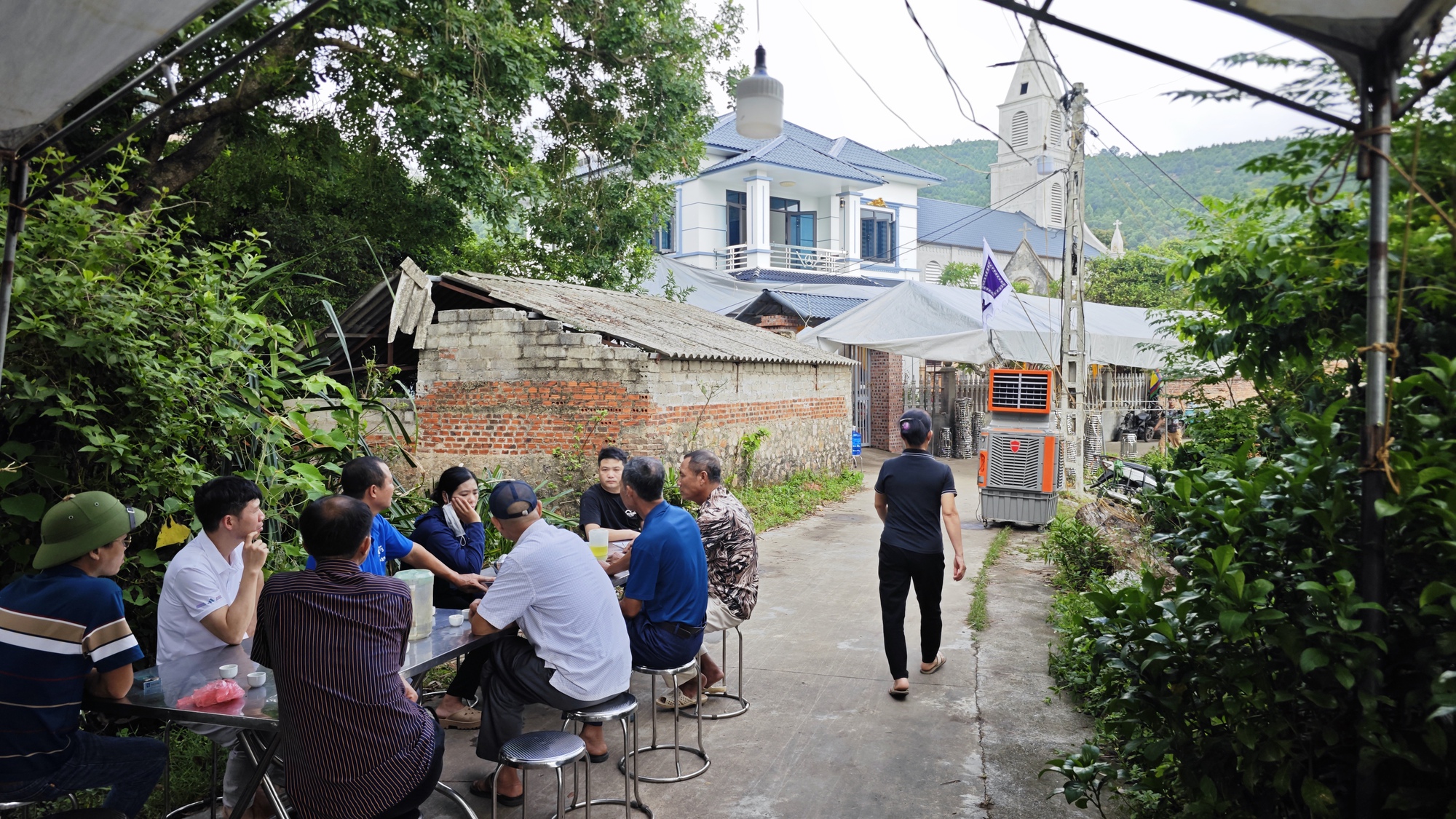 X&oacute;t xa tang lễ của 3 mẹ con bị s&aacute;t hại trong vụ &aacute;n mạng kinh ho&agrave;ng tại Bắc Ninh- Ảnh 2.