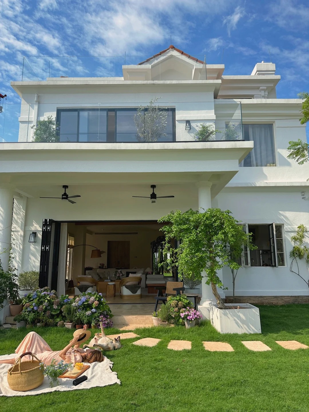 Căn biệt thự 850m2 b&ecirc;n hồ, tiện nghi như resort kh&eacute;p k&iacute;n của người phụ nữ kh&ocirc;ng đi l&agrave;m, kh&ocirc;ng kết h&ocirc;n - Ảnh 17.