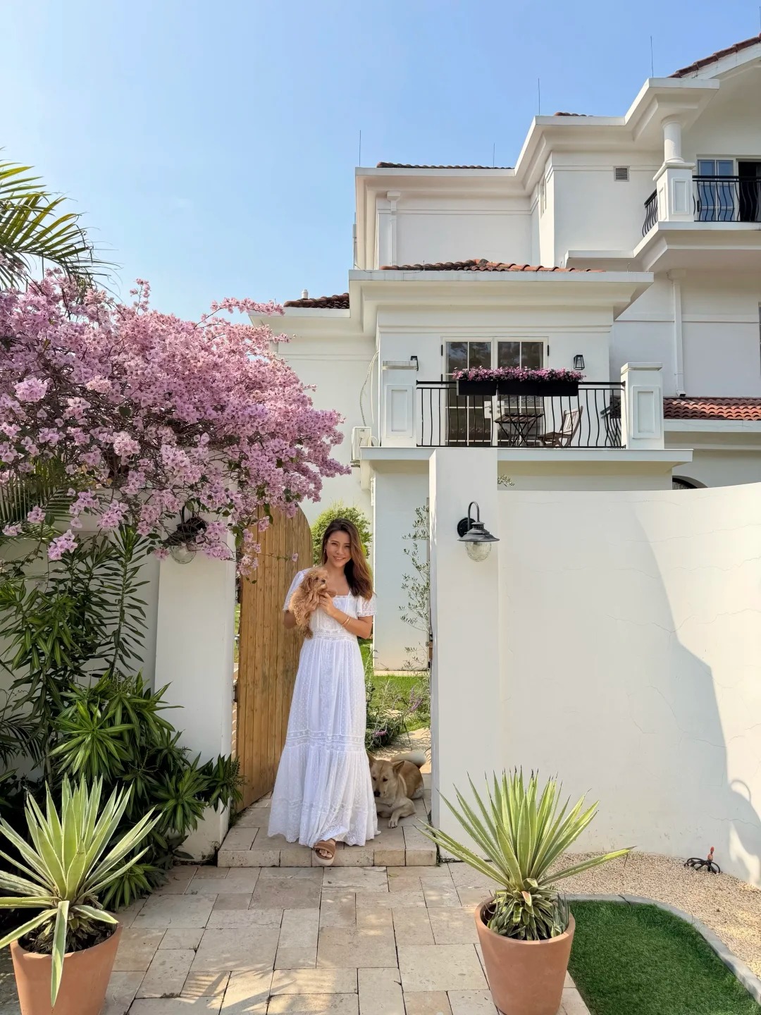 Căn biệt thự 850m2 b&ecirc;n hồ, tiện nghi như resort kh&eacute;p k&iacute;n của người phụ nữ kh&ocirc;ng đi l&agrave;m, kh&ocirc;ng kết h&ocirc;n - Ảnh 1.