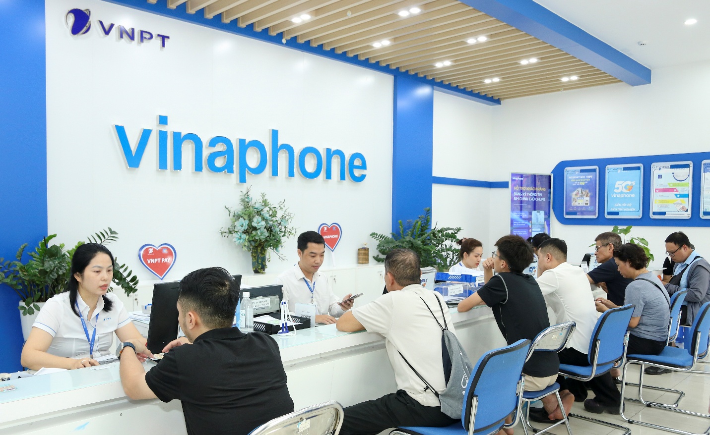 Một ngày cùng VinaPhone hôm nay - Ảnh 3. Một ngày cùng VinaPhone hôm nay - Ảnh 3.
