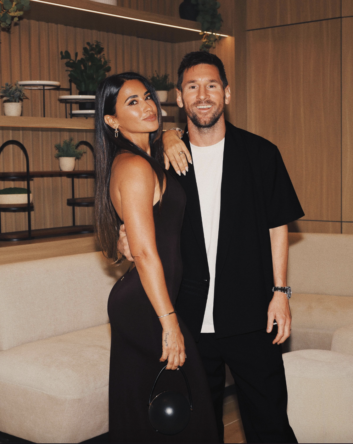 Bị vợ gọi l&agrave; "&ocirc;ng gi&agrave; c&agrave;u nh&agrave;u", si&ecirc;u sao tỷ đ&ocirc; Messi bước sang tuổi 39 với cuộc sống giản dị hiếm thấy - Ảnh 1.