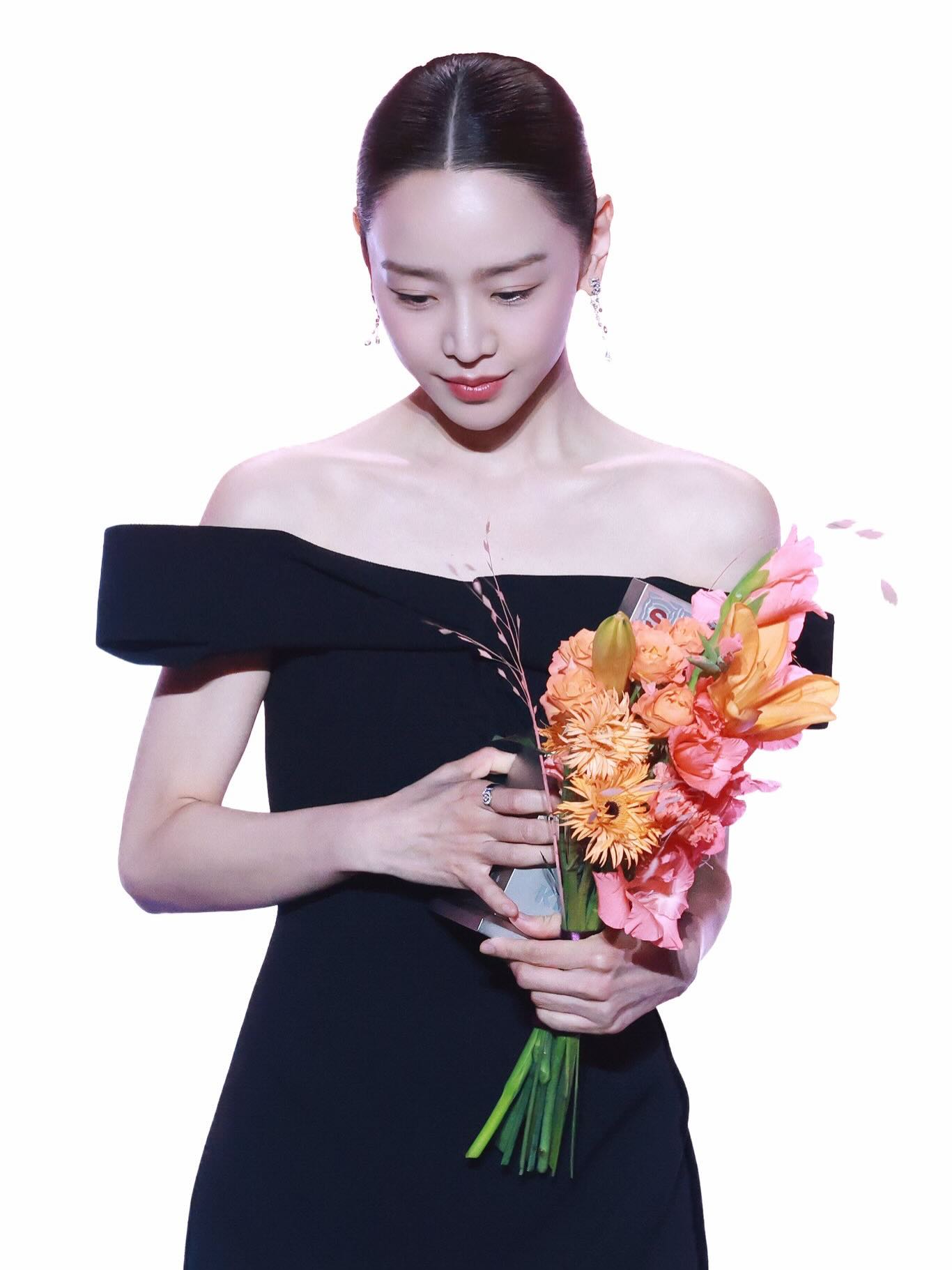 Mỹ nh&acirc;n đẹp nhất thế giới phải l&agrave;m nền cho "t&igrave;nh tin đồn" của Trương Lăng H&aacute;ch- Ảnh 4.